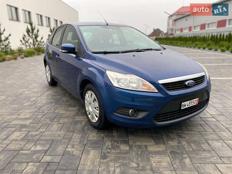Хэтчбек Ford Focus 2010 в 