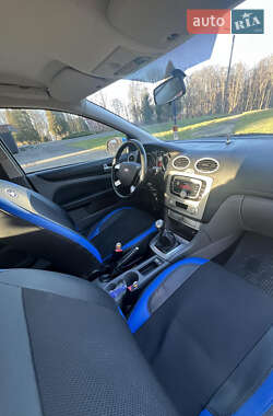 Хэтчбек Ford Focus 2011 в 