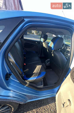 Хэтчбек Ford Focus 2011 в 