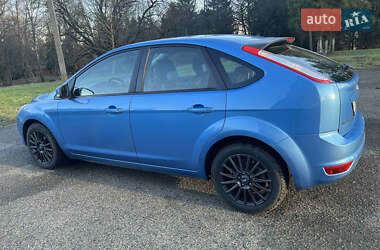 Хэтчбек Ford Focus 2011 в 