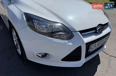 Хэтчбек Ford Focus 2012 в 