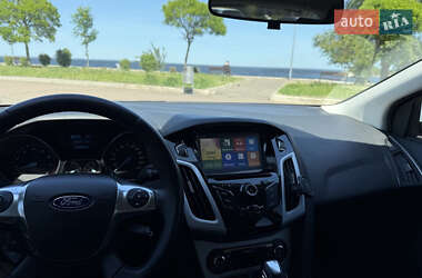 Хэтчбек Ford Focus 2012 в 