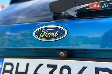 Хэтчбек Ford Focus 2015 в 