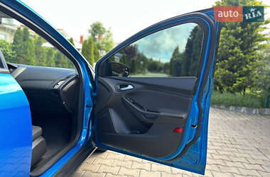 Хэтчбек Ford Focus 2015 в 