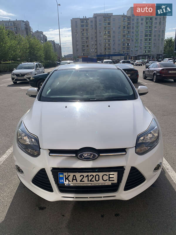 Хэтчбек Ford Focus 2012 в Вишневом