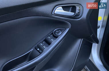 Хетчбек Ford Focus 2015 в 