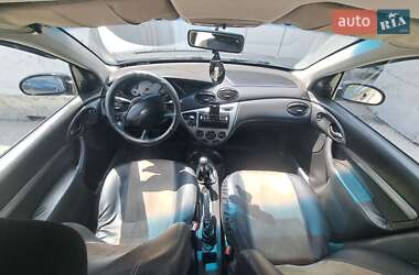 Хэтчбек Ford Focus 2001 в 