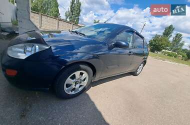 Хэтчбек Ford Focus 2001 в 