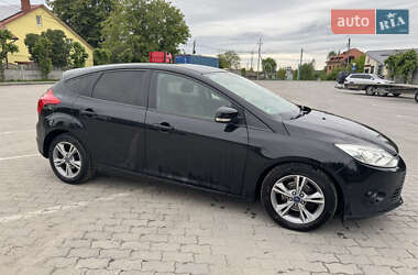 Хэтчбек Ford Focus 2011 в 