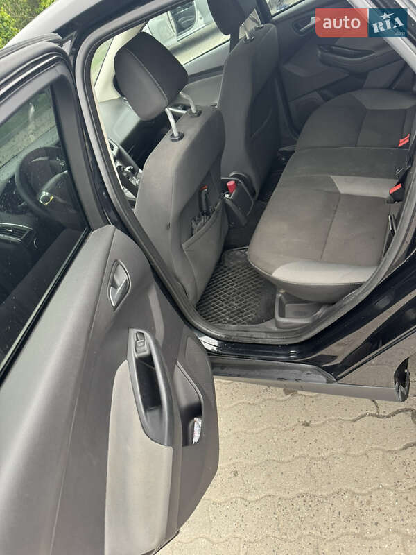 Хэтчбек Ford Focus 2011 в Городке