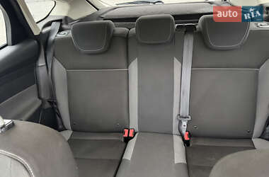 Хэтчбек Ford Focus 2011 в 