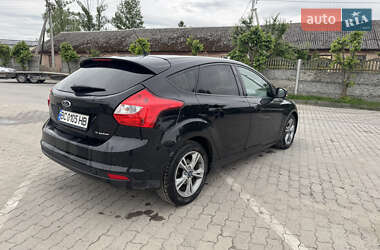 Хэтчбек Ford Focus 2011 в 