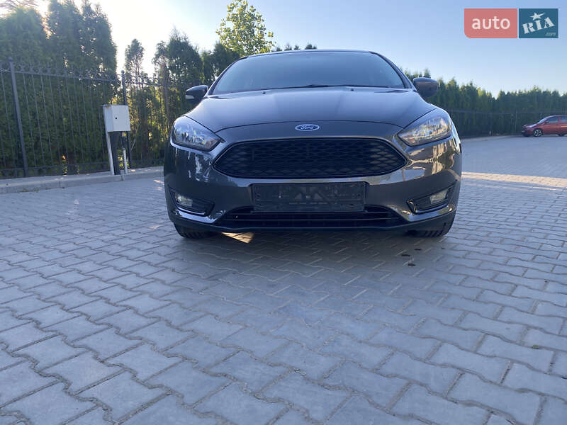 Хетчбек Ford Focus 2016 в 