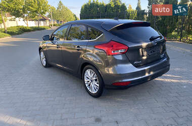 Хетчбек Ford Focus 2016 в 