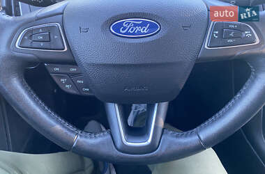 Хетчбек Ford Focus 2016 в 