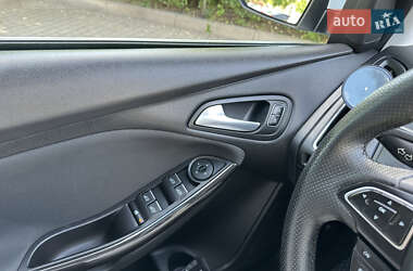 Хэтчбек Ford Focus 2015 в 