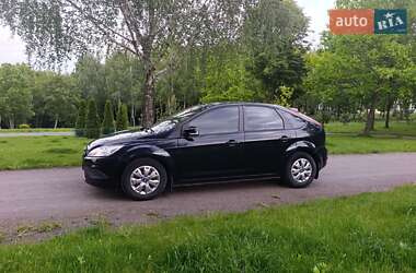 Хэтчбек Ford Focus 2011 в 