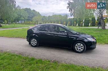 Хэтчбек Ford Focus 2011 в 