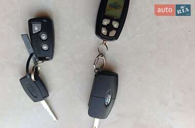 Хэтчбек Ford Focus 2011 в 