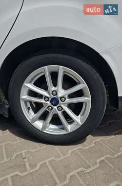 Седан Ford Focus 2016 в 