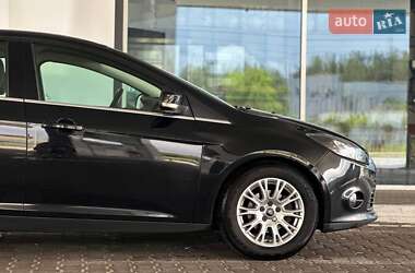 Хэтчбек Ford Focus 2011 в 