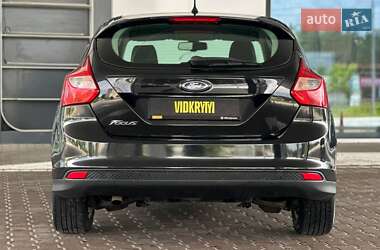 Хэтчбек Ford Focus 2011 в 