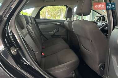 Хэтчбек Ford Focus 2011 в 
