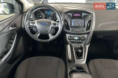 Хэтчбек Ford Focus 2011 в 
