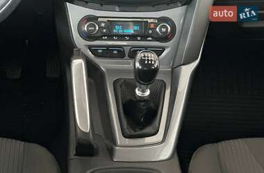 Хэтчбек Ford Focus 2011 в 