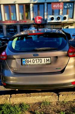 Хэтчбек Ford Focus 2015 в 