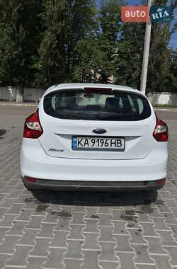 Хэтчбек Ford Focus 2011 в 