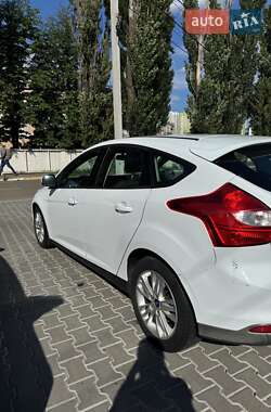 Хэтчбек Ford Focus 2011 в 