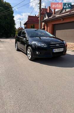 Хэтчбек Ford Focus 2012 в 