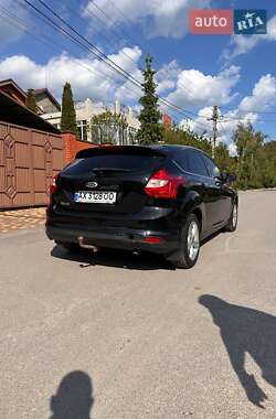 Хэтчбек Ford Focus 2012 в 