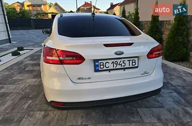 Седан Ford Focus 2015 в 