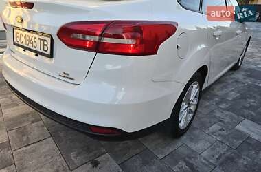 Седан Ford Focus 2015 в 