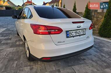 Седан Ford Focus 2015 в 