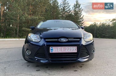 Хэтчбек Ford Focus 2011 в 