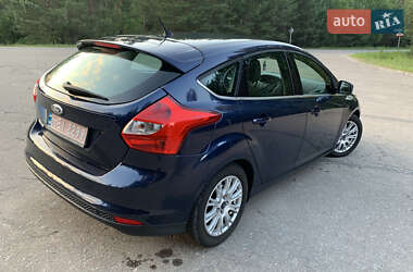 Хэтчбек Ford Focus 2011 в 