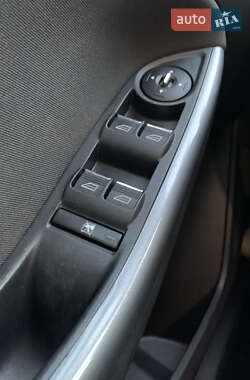 Хэтчбек Ford Focus 2011 в 