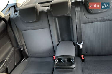 Хэтчбек Ford Focus 2011 в 