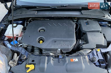 Хэтчбек Ford Focus 2011 в 