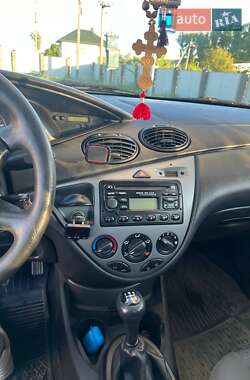 Хэтчбек Ford Focus 2002 в 