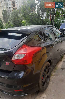 Хэтчбек Ford Focus 2013 в 