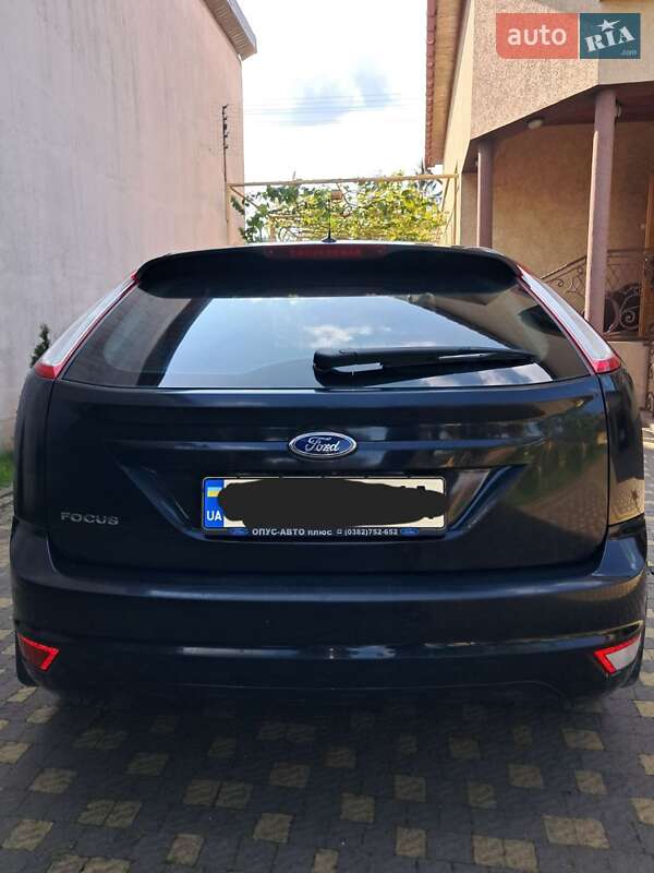 Хэтчбек Ford Focus 2011 в Мукачево