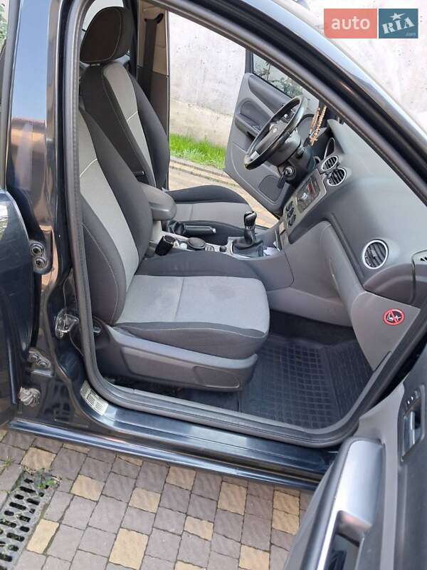 Хэтчбек Ford Focus 2011 в Мукачево