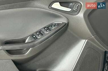Седан Ford Focus 2015 в 