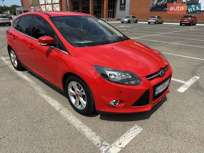 Хетчбек Ford Focus 2013 в 