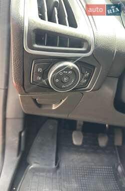 Хетчбек Ford Focus 2013 в 