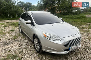 Хэтчбек Ford Focus 2011 в 